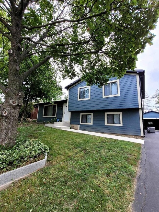 Photo - 2112 Old Elm Rd