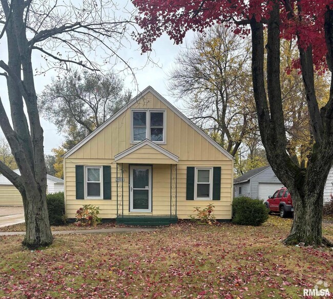 Building Photo - 1914 W Richwoods Blvd Rental