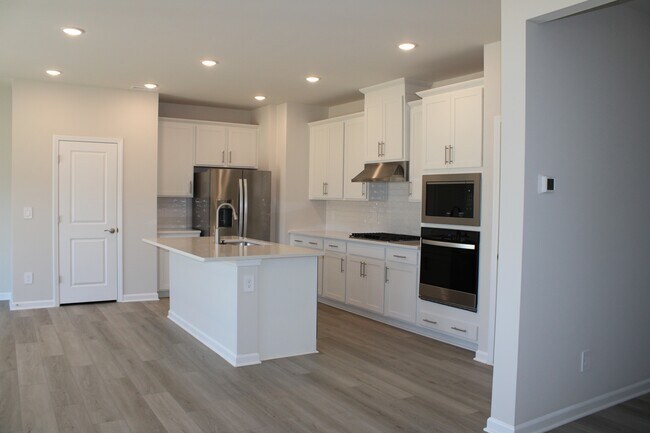 Photo - 832 Ottawa Dr