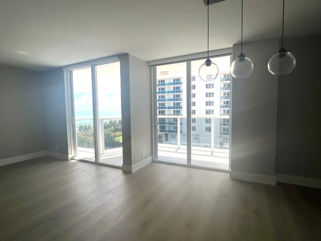 Photo - 2401 Collins Ave Unit 803