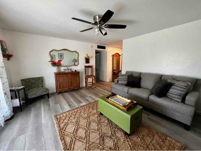 Photo - 3127 W Tulare Ave