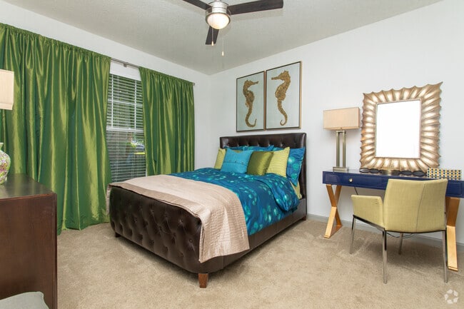 2BR, 2BA - 1091SF