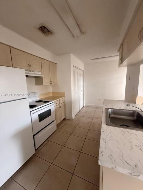 Building Photo - 17500 NW 67th Pl Unit I-4