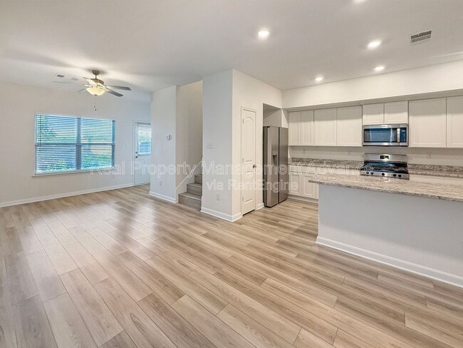 Photo - 303 Stone Ct