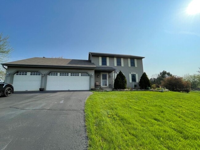 Building Photo - N93W27616 Quail Holw Ct Rental