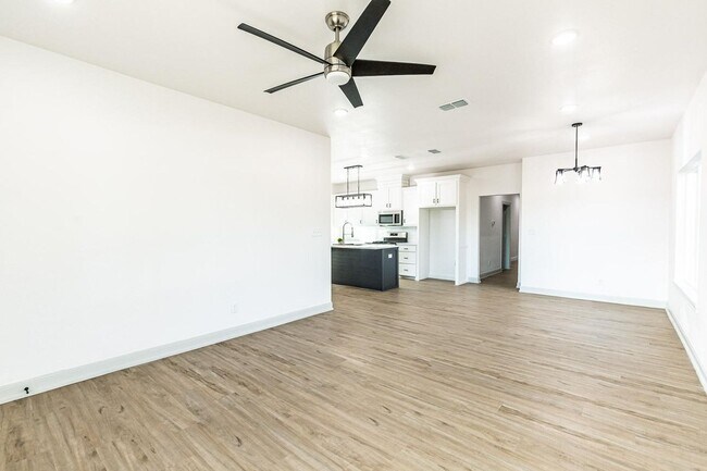 Photo - Beautiful Modern Home Located Near Many Lu...