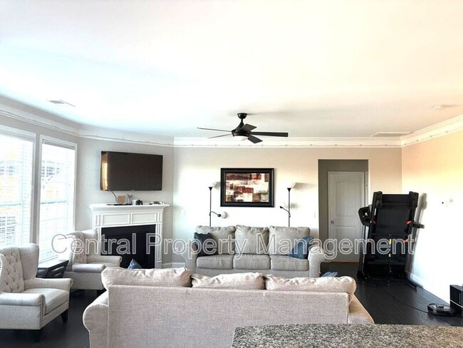 Photo - 316 Meadowpark Ln