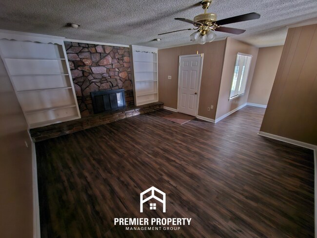 Photo - 6386 Midsummer Way