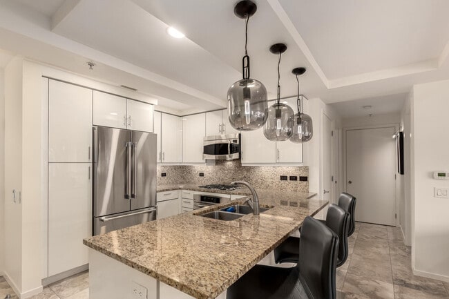 Building Photo - 7131 E Rancho Vista Dr