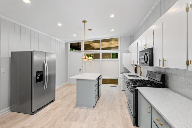 Photo - 2703 Ashland St Unit 2703 Ashland St