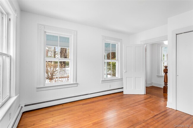 Photo - 685 Orchard St