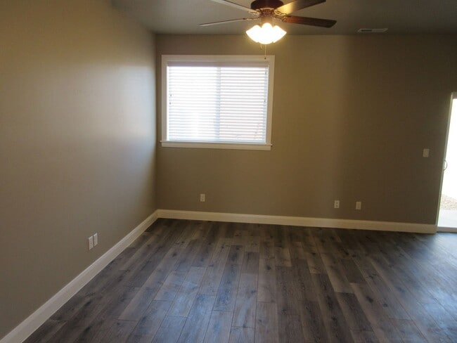 Photo - **Move-In Bonsu!!! 3 bedroom, 2.5 bath - Newer town home living in the heart of Cedar City!