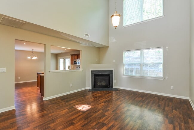 Photo - 701 Champion St