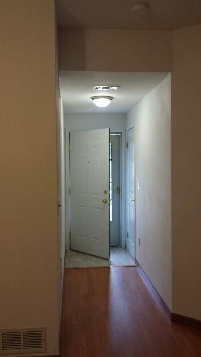 Entrada principal - 7477 Singing Hills Dr Unidad F101