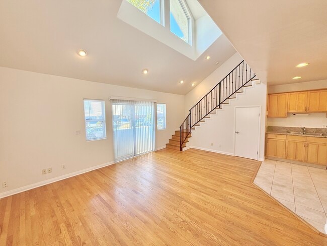 Building Photo - 1306 Electric Ave Unit 1306