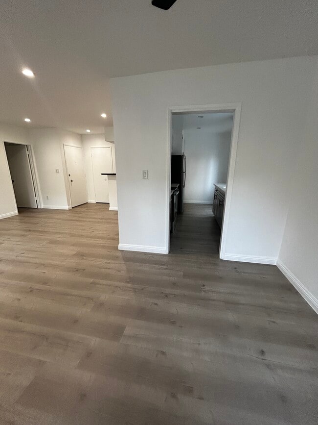 Living room - 649 Westbourne Dr