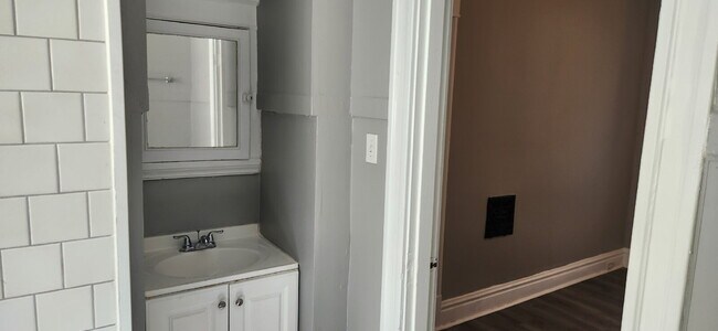 "Charming 2-Bedroom Duplex in St Louis – Your Next Cozy Retreat Awaits!"