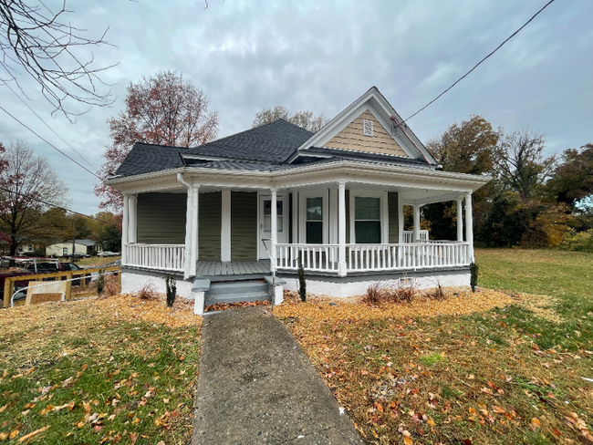 828 Silver Ave Apartment - Greensboro, NC | ForRent.com