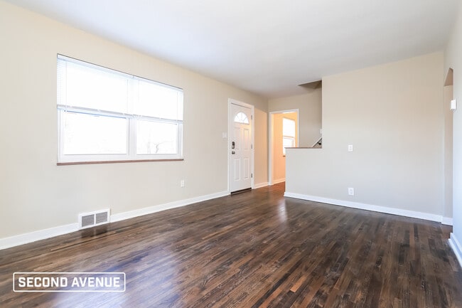 Photo - 3563 Middleboro Rd