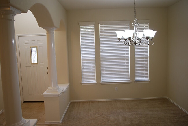 Building Photo - Large 4 BR Clear Creek Area-Convenient to Shopping and Fort Hood!
