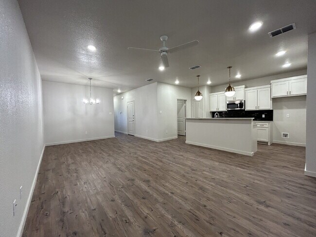Photo - Luxury Townhome in Abbey Glen Community!