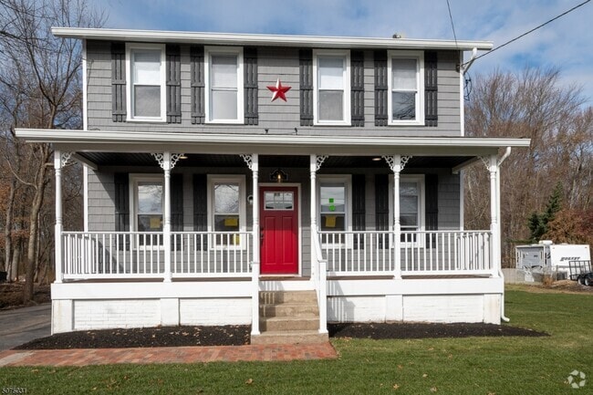 Building Photo - 186 Horseneck Rd Rental