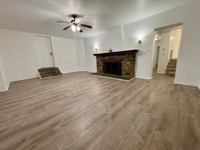 Photo - 2 Hollowbrook Pl