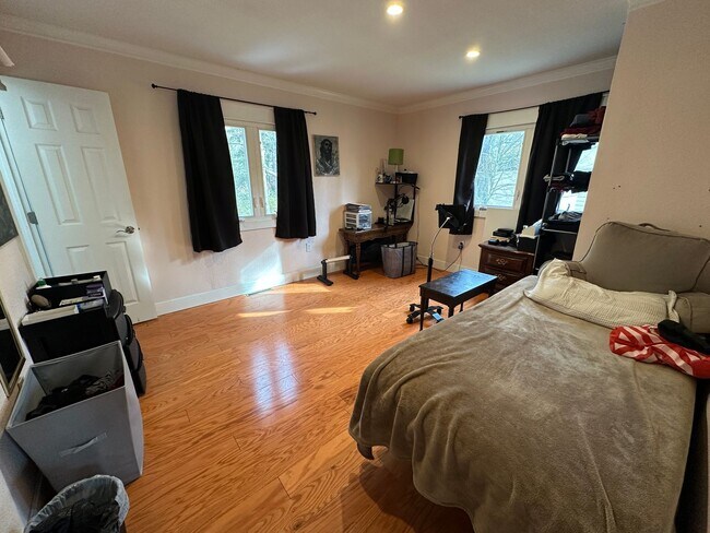 Photo - 117 Winston Dr Unit House