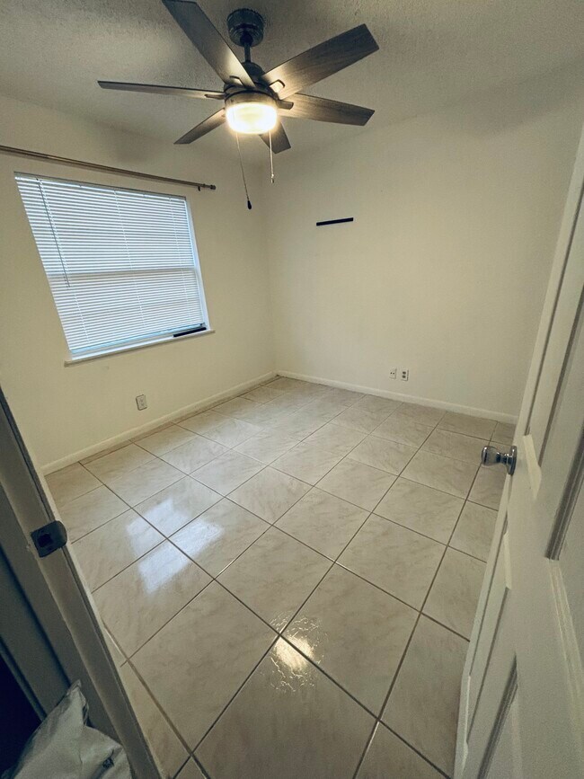 Building Photo - 4730 NW 5th Ave