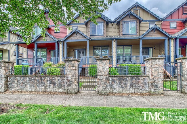 Building Photo - Wonderful 4 bed 2.5 Bath Townhome in Hills... Unit 1438 Edgefield