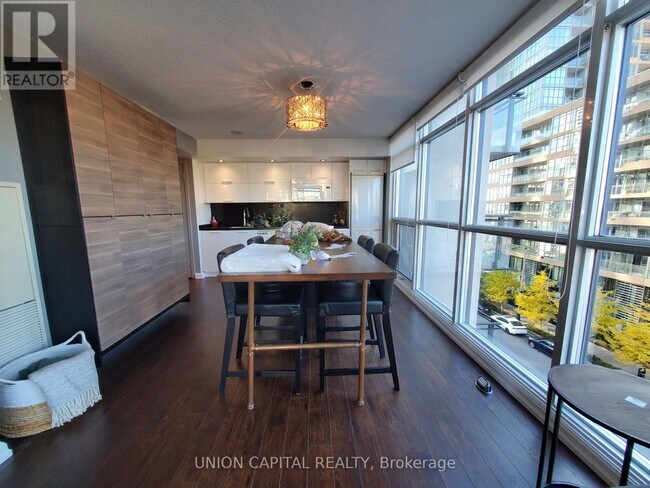 Photo - 25 Capreol Ct Unité 607