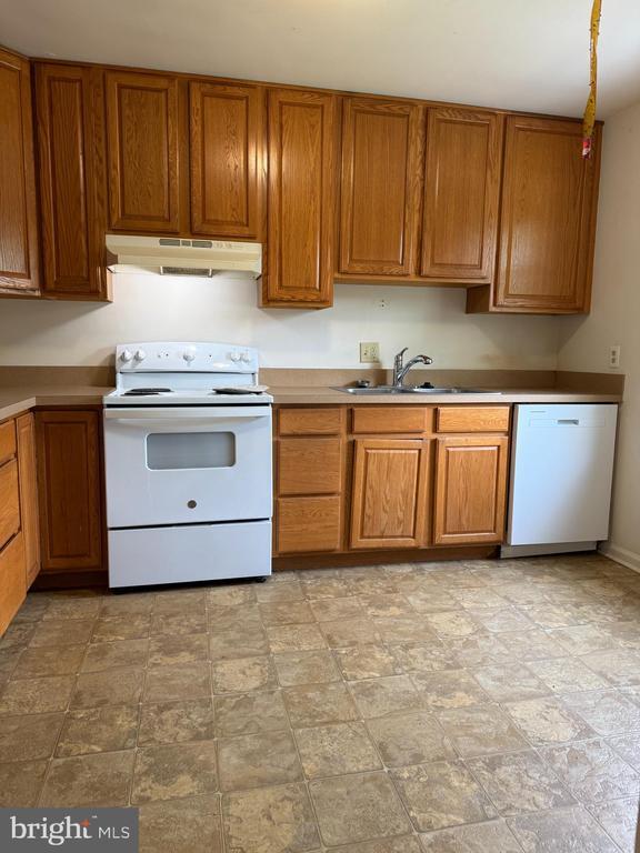 Photo - 721 Olde Greenwich Cir