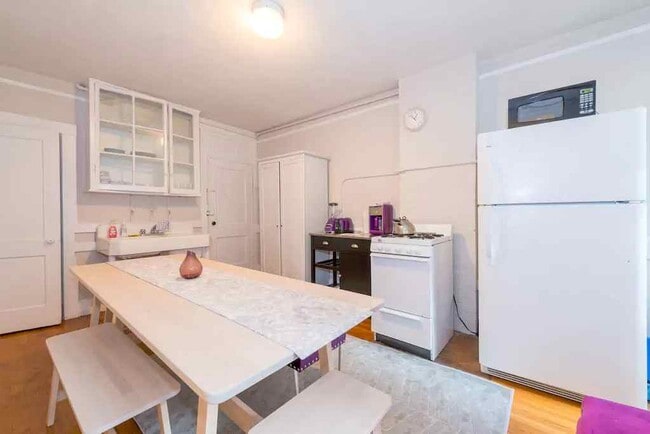 Building Photo - 160 Endicott St Unit #2R