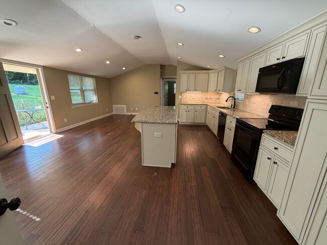Photo - 404 Pilch Rd