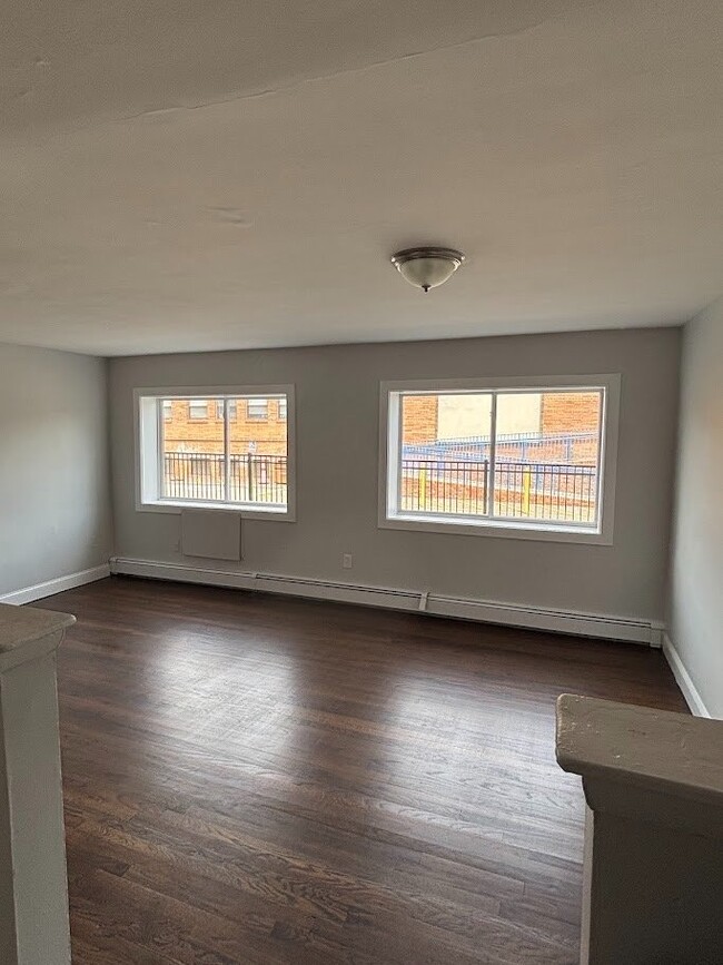 Photo - 538 W 7th St