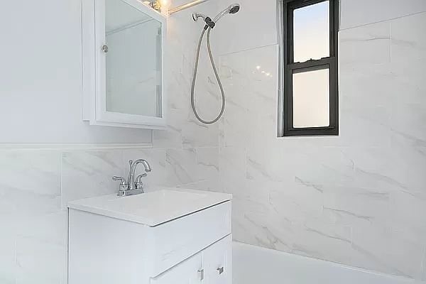 Photo - 2244 Bronx Pk E
