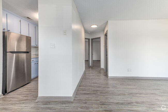 2BR, 1BA - 750SF - Living Area - Arlington Pointe Apartments