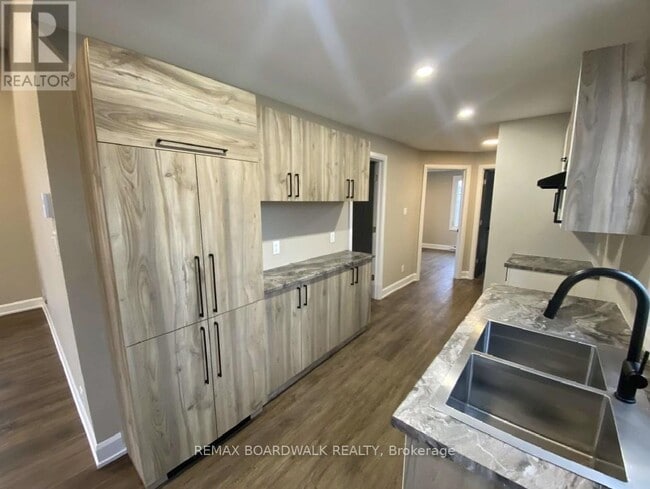 Photo - 4534 Ste-Catherine St Unit A