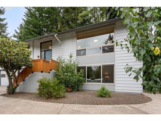 Building Photo - 9040-9042 SW Monterey Place - 9042 Unit 9042