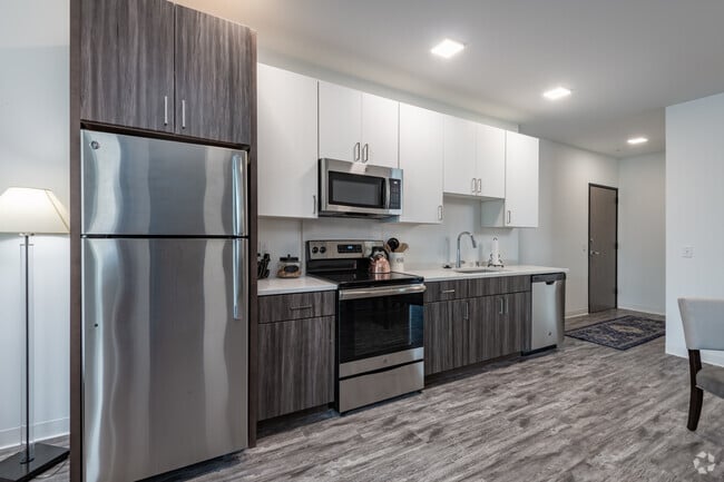 2 BR, 2 BA - 1025 SF