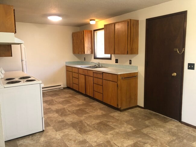 Photo - 255 NW Ann St Unit Upper