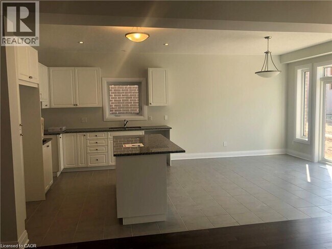 Photo - 295 Chokecherry Cres