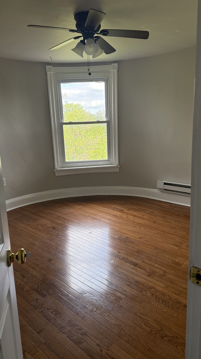 Building Photo - 62 Penn Blvd Unit 3rd Floor