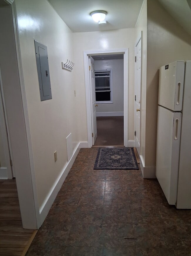 Building Photo - 183 Park St Rental