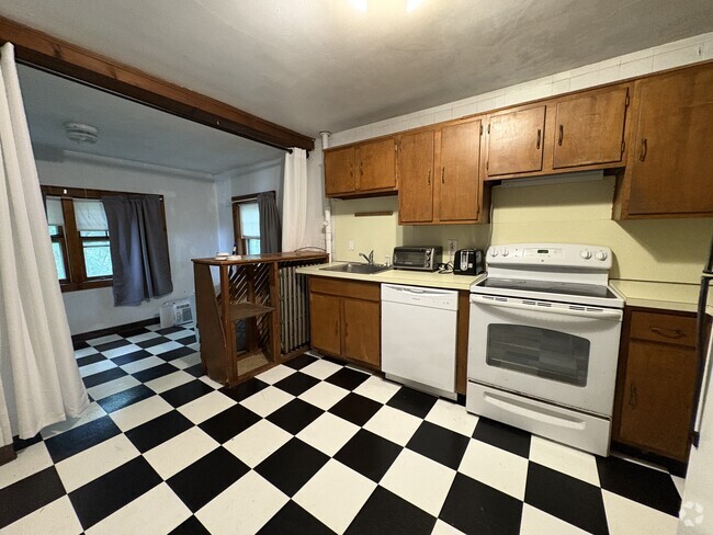 Building Photo - 28 Woodward St Unit 2 Rental