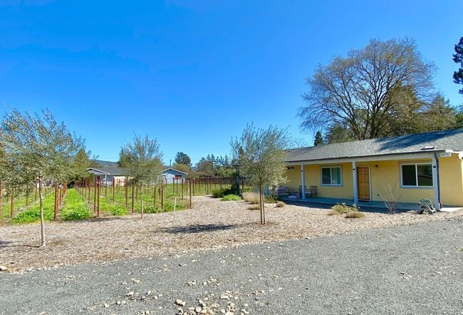 COMING SOON! 3 Bedrooms, 2 Bathrooms with ... - COMING SOON! 3 Bedrooms, 2 Bathrooms with ... Casa
