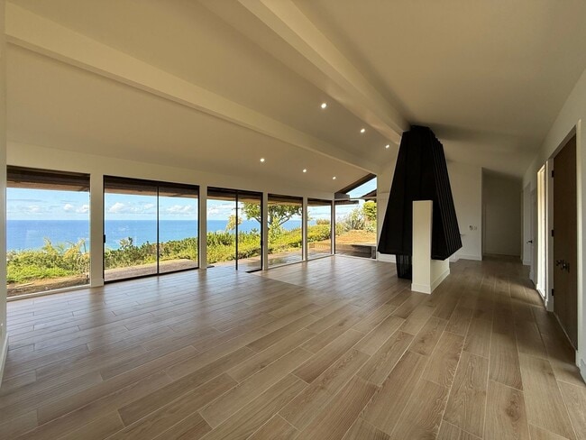 Building Photo - Newly Renovated 4 Bedroom Residence in La Jolla