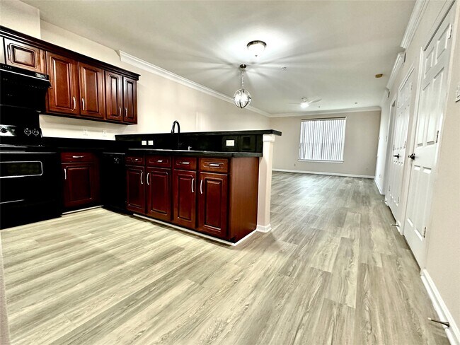 Photo - 6633 W Sam Houston Pkwy S Unidad True