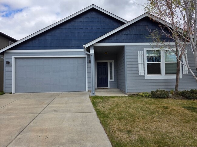 Building Photo - Single level home with 4 bedrooms and open floor plan UNFURNISHED