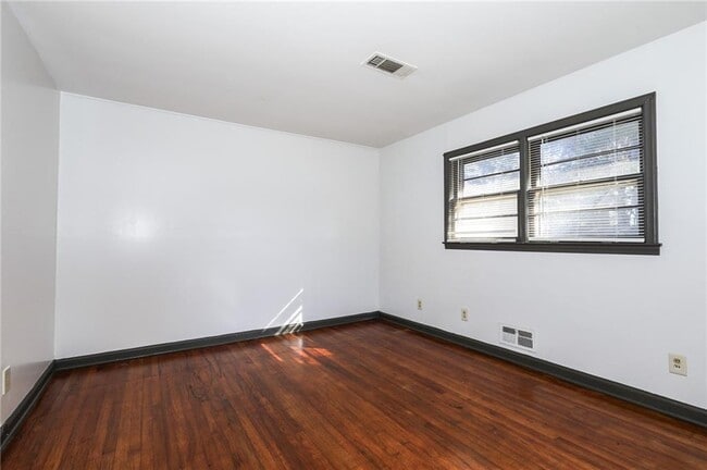 Photo - 1678 Bagpipe Pl